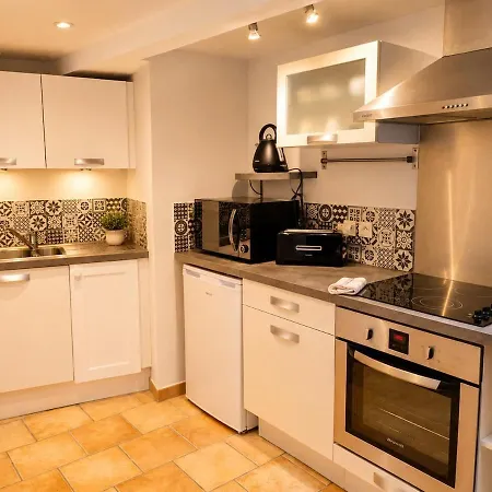Apartment Belle Vue Medievale ,climatise,parking -cb