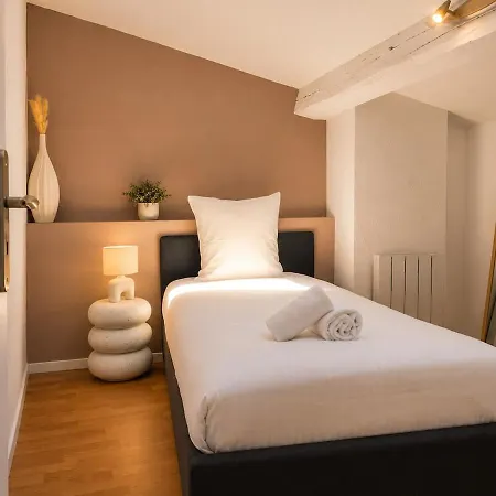 Apartment Belle Vue Medievale ,climatise,parking -cb *